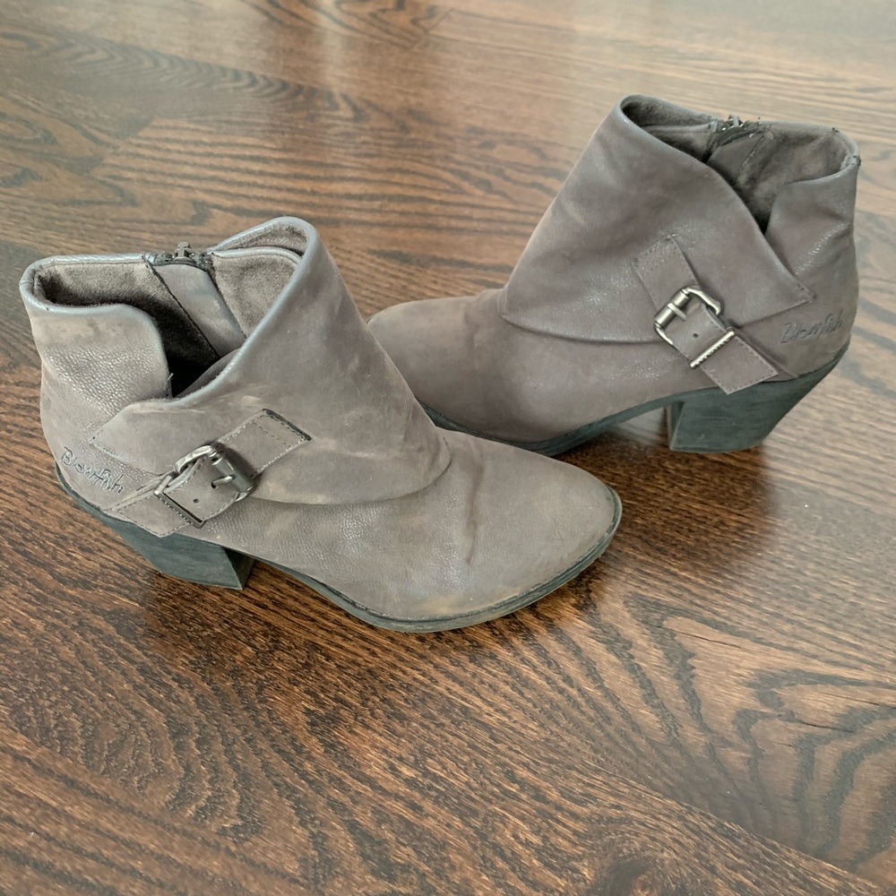 Gray blow fish booties